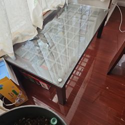 Glass coffee table in great condition