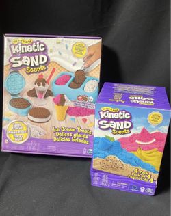 Kinetic Sand Scents, Ice Cream Treats Playset &  Kinetic Sand Scents, 32oz 4-Pack of Dough