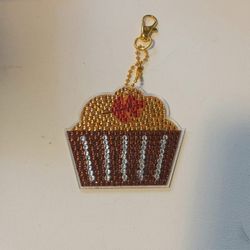 Blingy Bucket Of Leaves Keychain