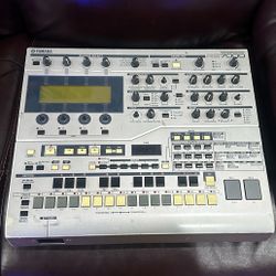 Yamaha mixer with master Effects 