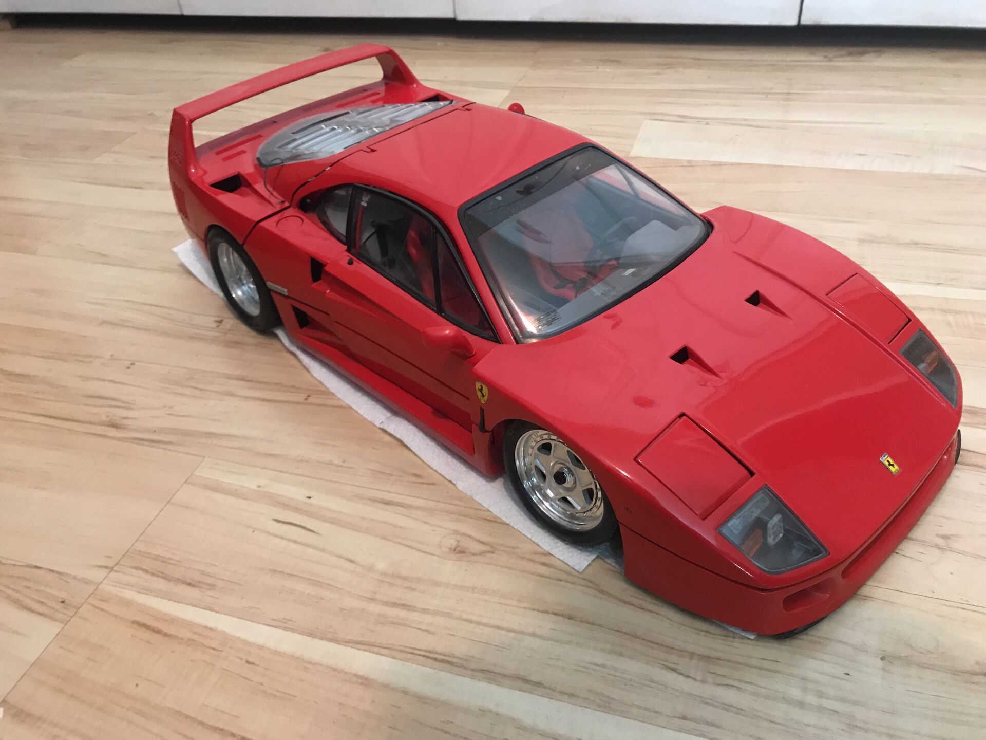 Pocher Ferrari F40 1:8 scale car model kit