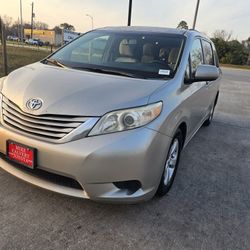 2015 Toyota Sienna le 8-Passenger 