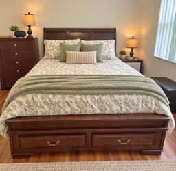 Bed Queen with Storage, no Mattress included