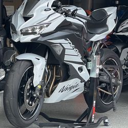 2025 Kawasaki zx4rr. $11k in upgrades