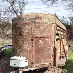Heavy duty cattle trailer