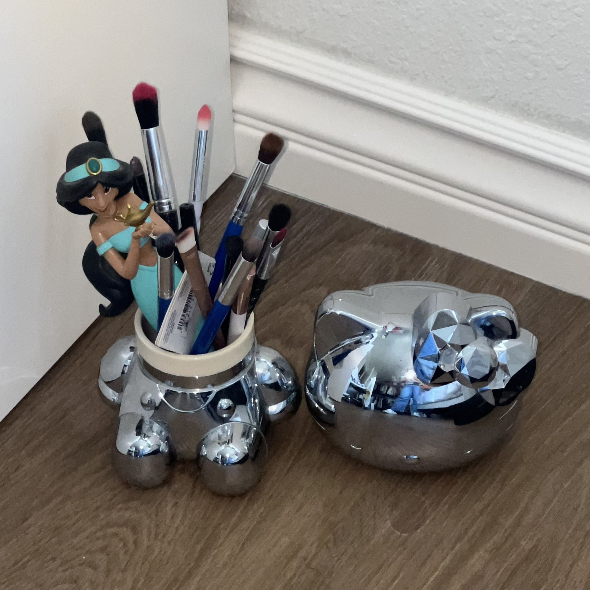 Hello Kitty Pencil Makeup Brushes Holder