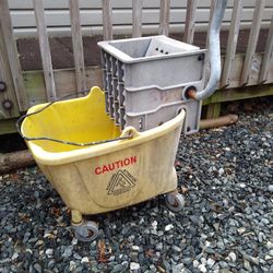 HEAVY DUTY. COMMERCIAL. MOP BUCKET 