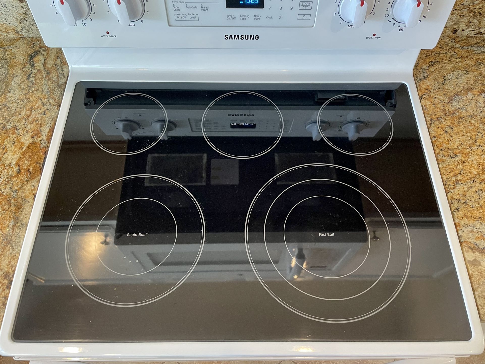 Samsung 30 in White 5 Burner Electric Range Stove Stovetop w/ 5.9 Cu Ft