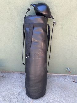Barely used boxing training bag + reflex ball setup — great for home gyms