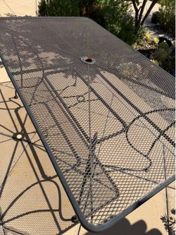 Outdoor patio table