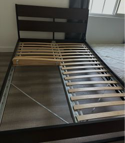 Bed frame - Queen