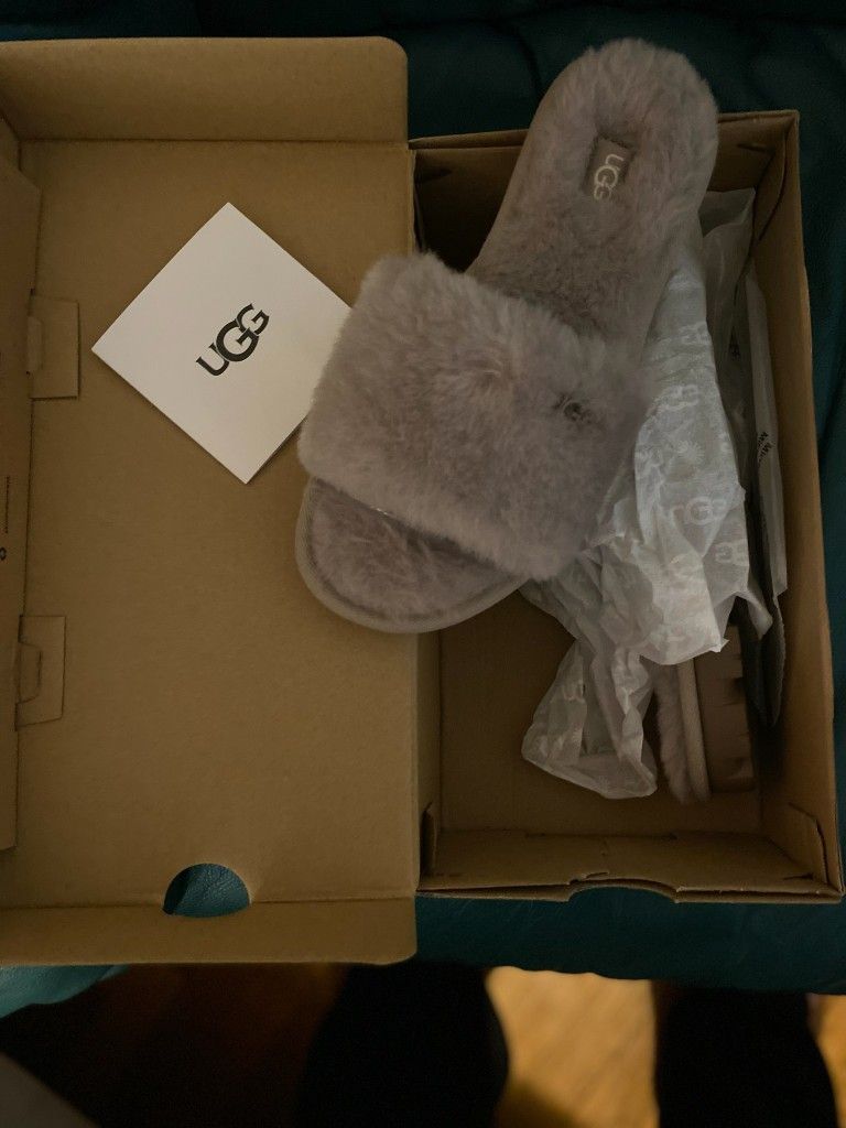 Brand New Size 5 Uggs Fur Slippers