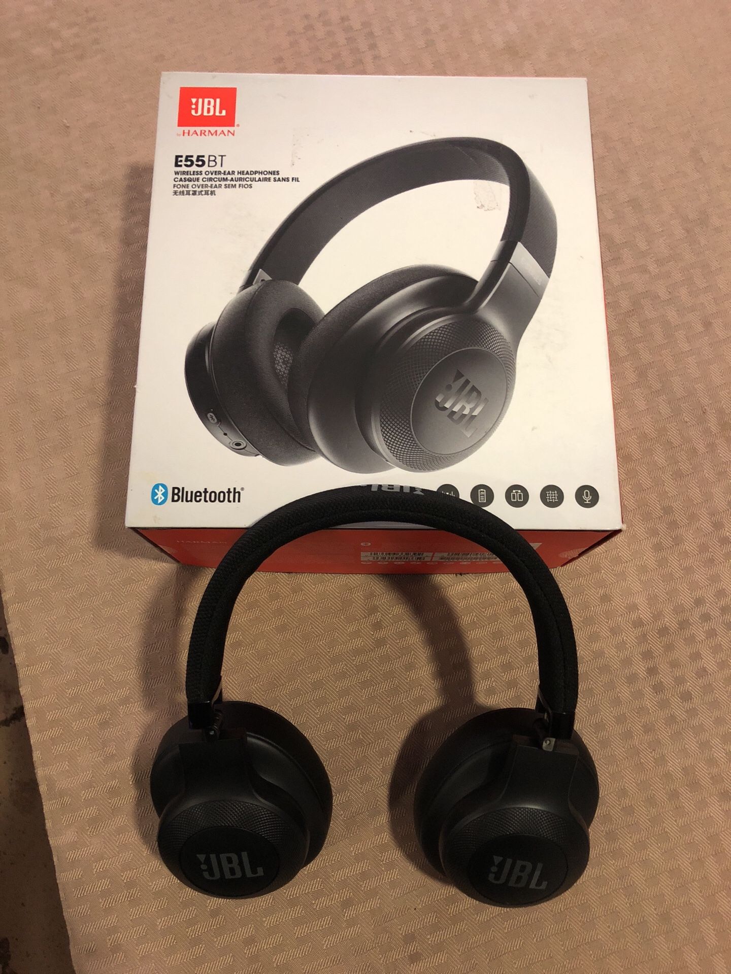 JBL E-55BT wireless over -ear headphones Bluetooth