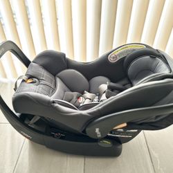 Chicco Keyfit35 Infant Car seat with Base 