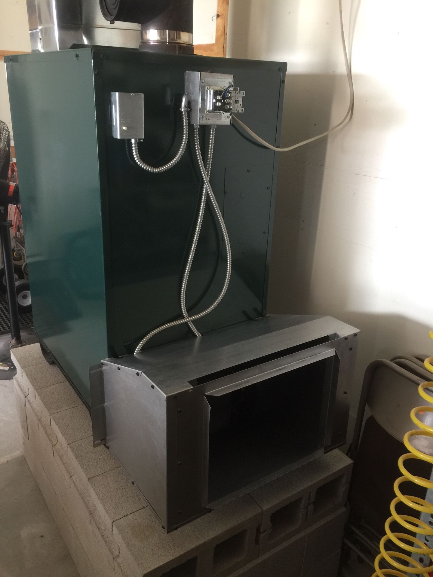 Clayton 1602m Wood Stove for Sale in Carleton, MI - OfferUp