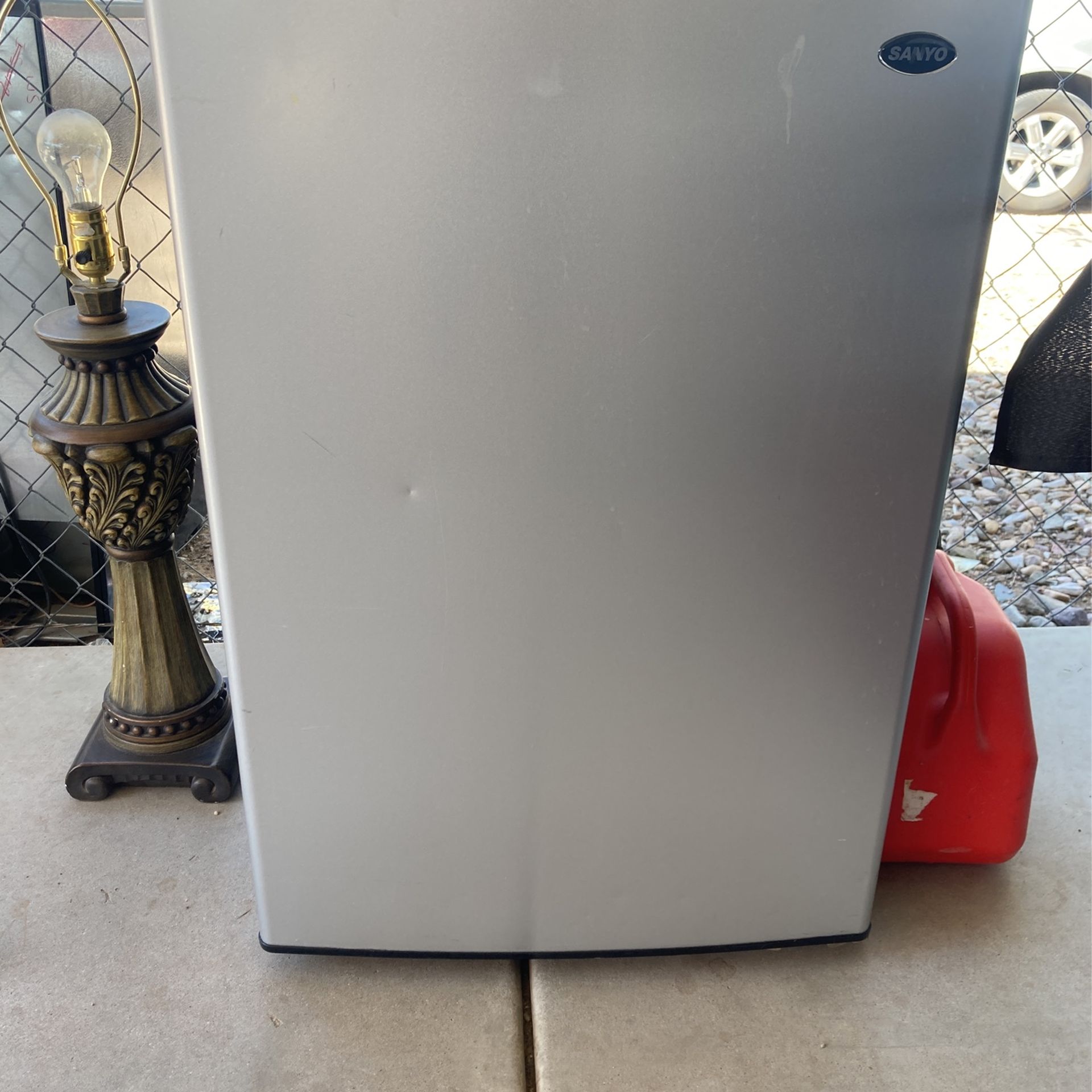 Sanyo Small Refrigerator