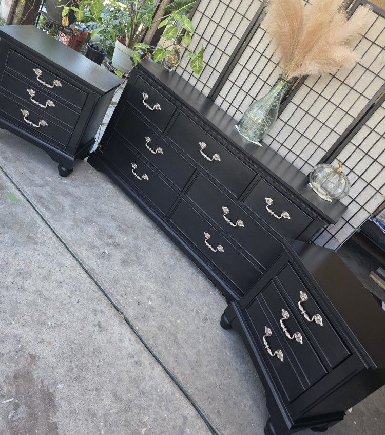 Beautiful Black Bedroom Set