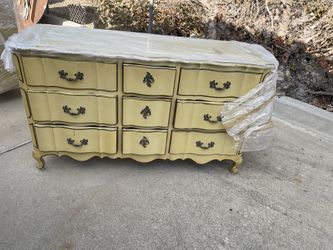 Vendo Estos Muebles Antiguos