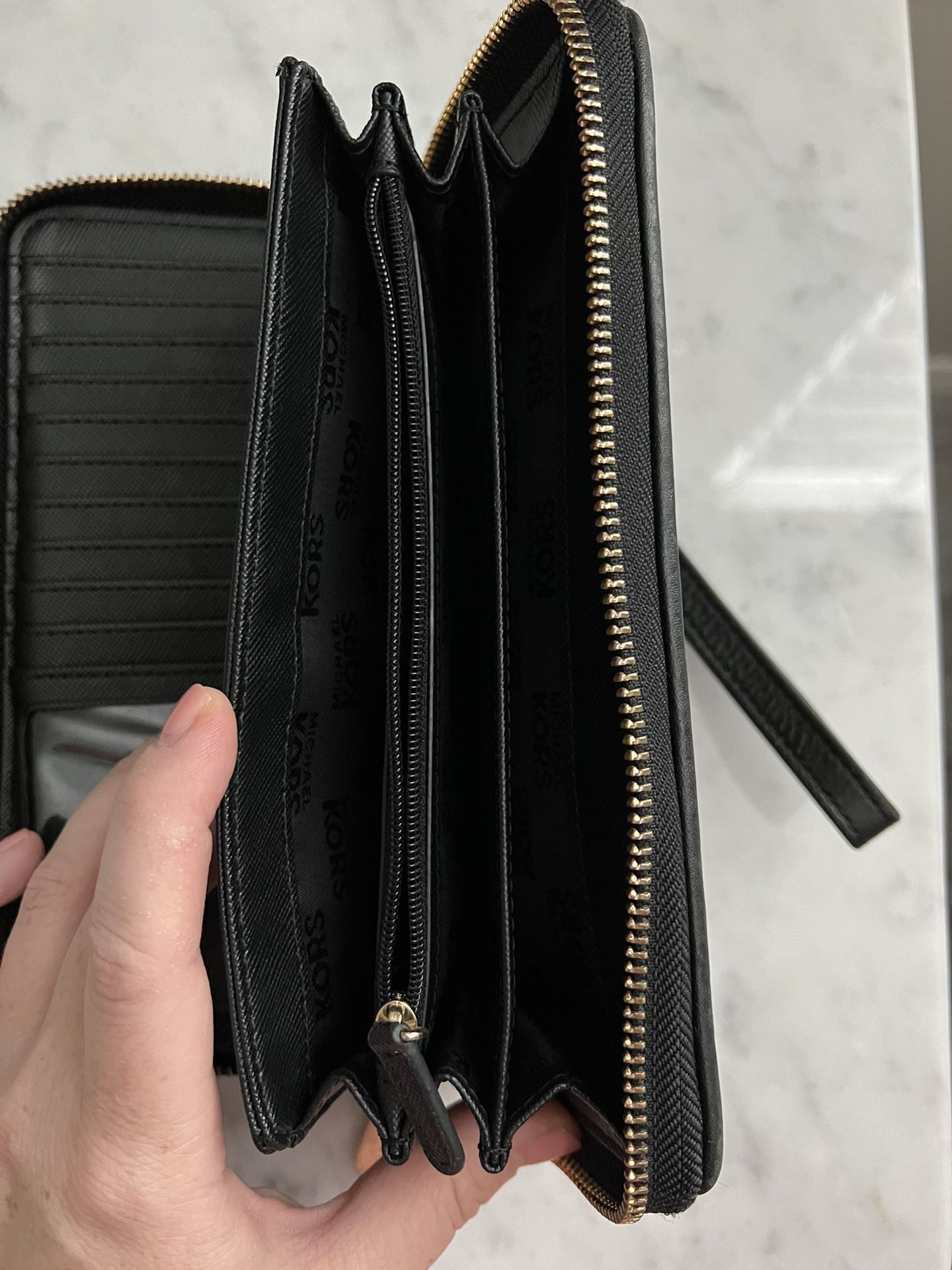 Michael Kors Wallet for Sale in Chandler, AZ - OfferUp