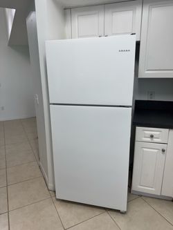 SET OF APLIANCES FOR SALE. REFRIGERATOR (6 months of use),  DISHWASHER (6 months of use), RANGE AND MICROWAVE