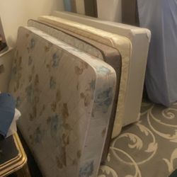🍂🍂🍂🍂🍂Twin/full/queen mattresses and/ or box springs ——see pictures for prices. (USED NOT NEW) priced separately—more pics only for seriously inte