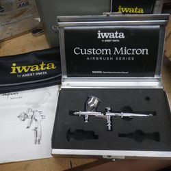 Iwata Custom Micron CM-C Plus Gravity Feed Dual Action Airbrush, Model ICM4502. USED. TESTED. IN A GOOD WORKING ORDER. 