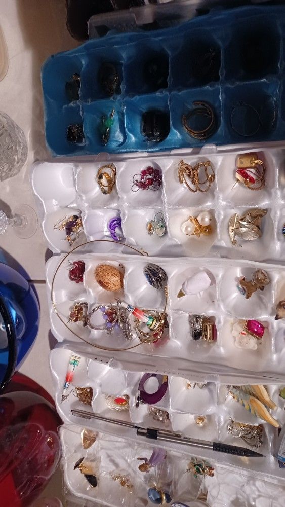 Lots Of Earrings And Trinkets