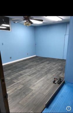 Laminate and hardwood floors