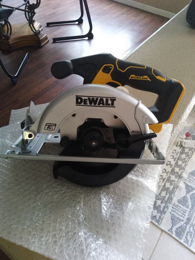 DeWalt 20V Brushless Circular Saw