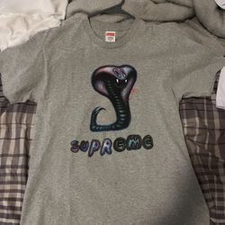 Men’s Supreme Tee Size M