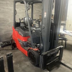 Forklift 