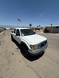 Toyota Tacoma 2002 automatic (double cabin) 184,000 miles.