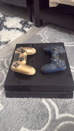 PlayStation 4 (with 2 DualShock remotes)
