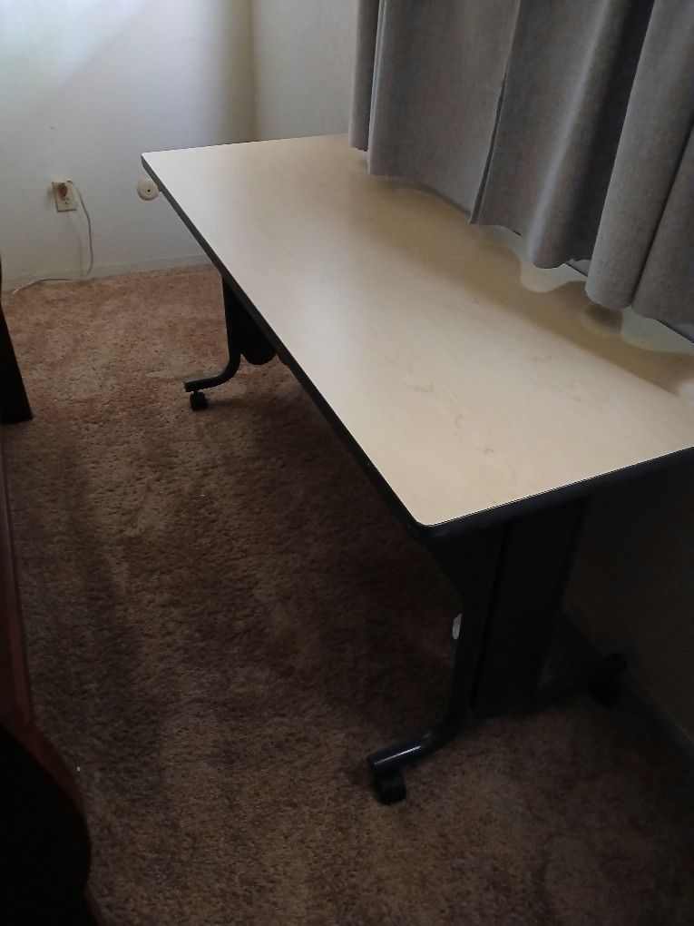 Cort Training Table. 5ft×2ft