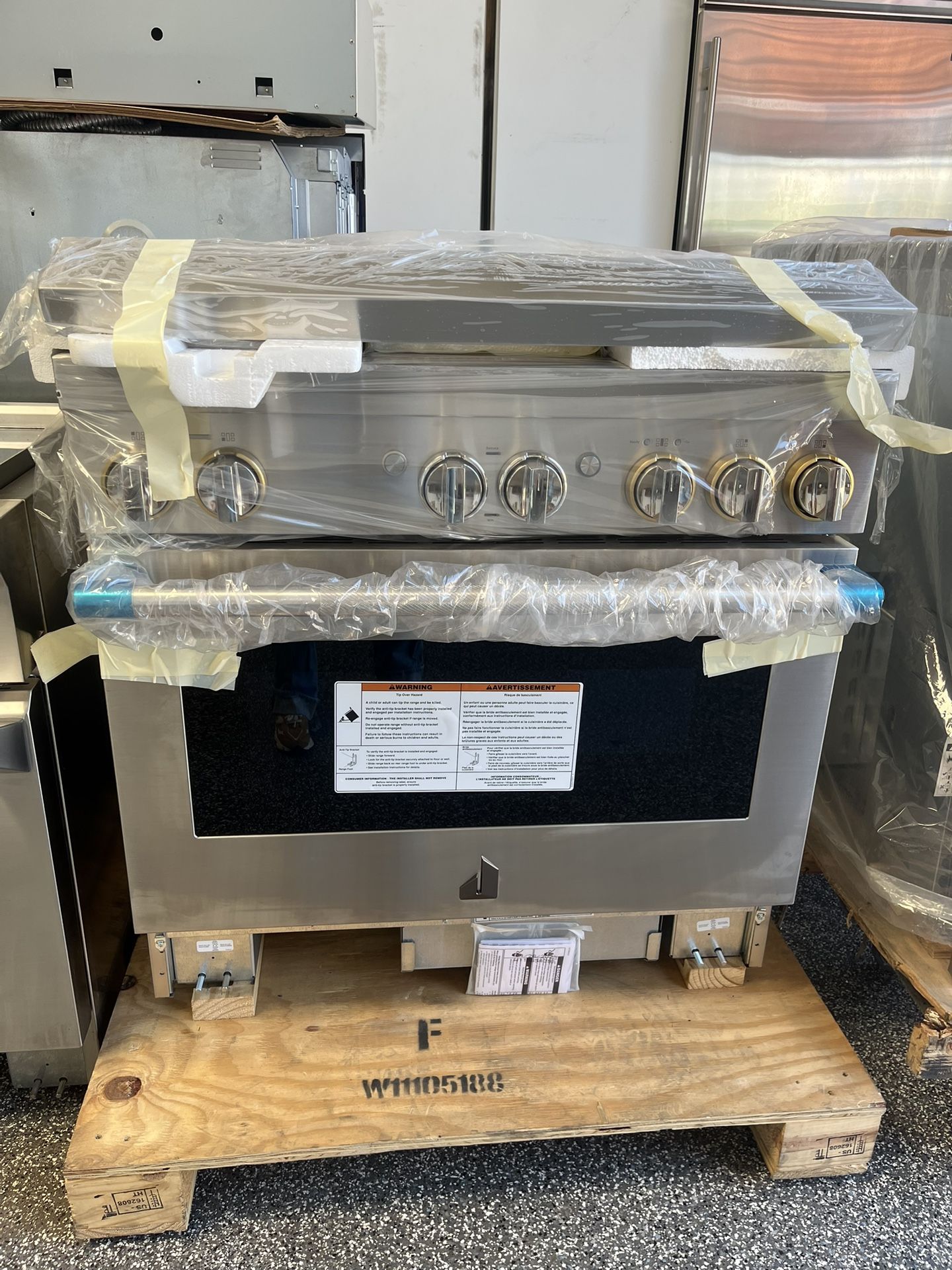 New 36” JennAir Free Standing Dual Fuel Range