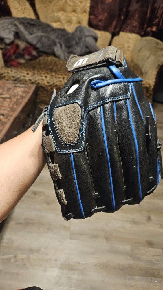 Wilson  Baseball Glove:
