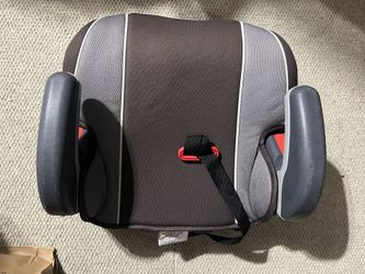 Graco booster car seat (in Des Moines)