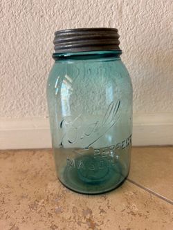 Vintage Ball Perfect Mason Jar One Quart with 2 Zinc Lids