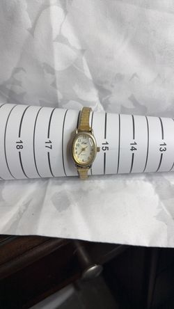 Vintage Ltd. Gold-Tone Oval Ladies Wristwatch