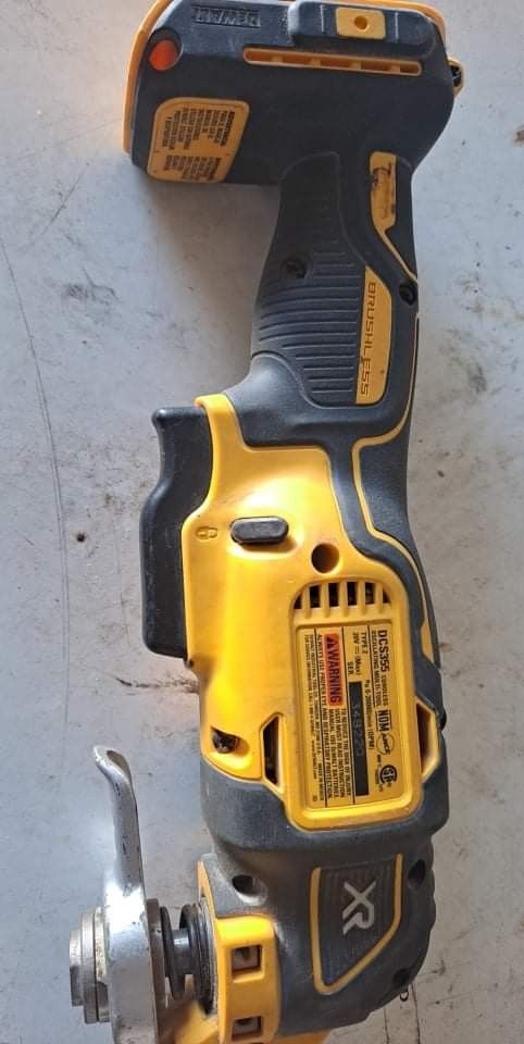 Slightly Used Dewalt 20V Oscillating Multi Tool (No Battery)