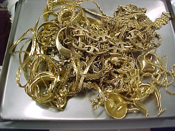 Buying conditioned, broken, or scrap gold jewelry for Sale