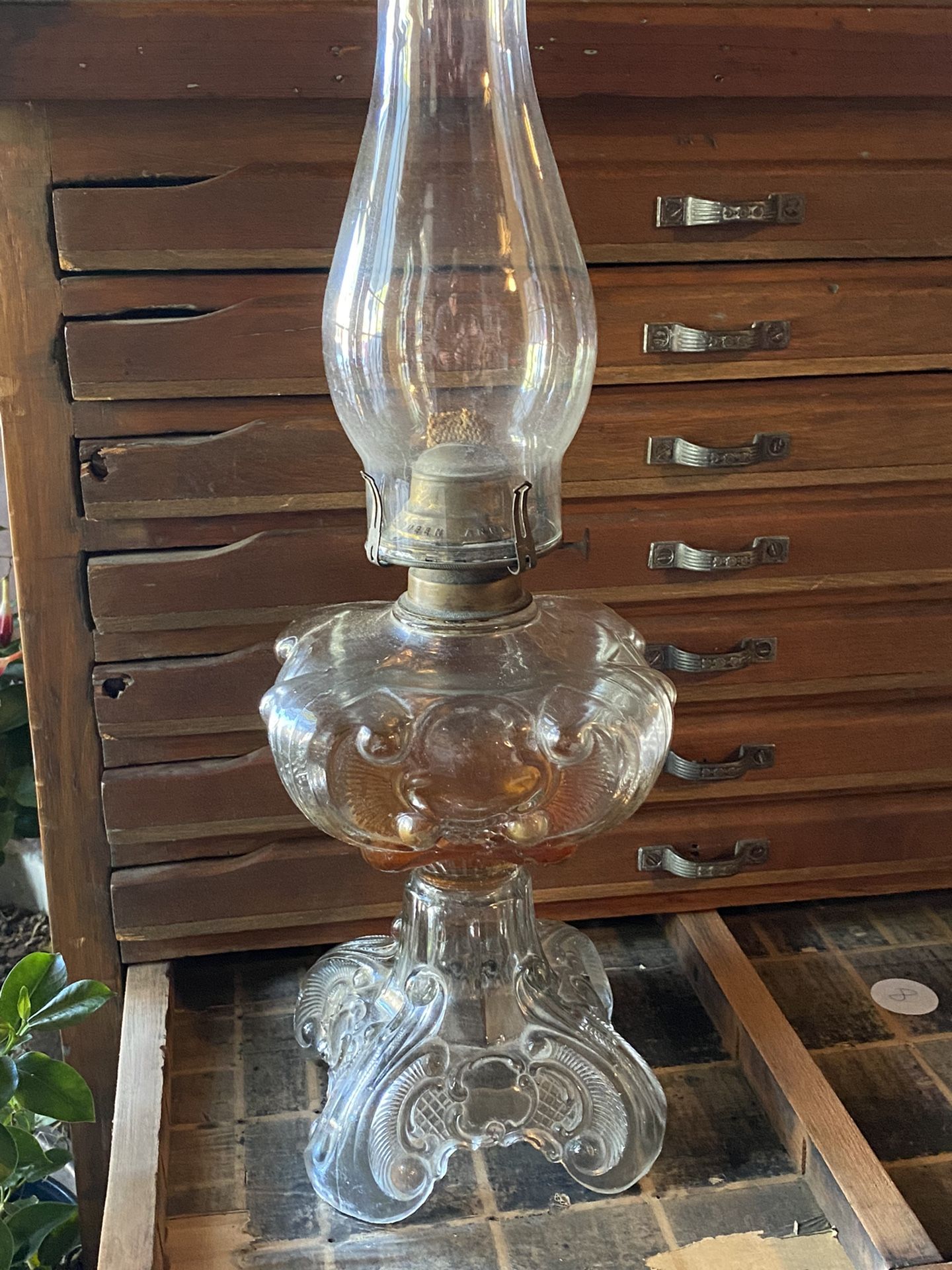 Queen anne oil lamp deals