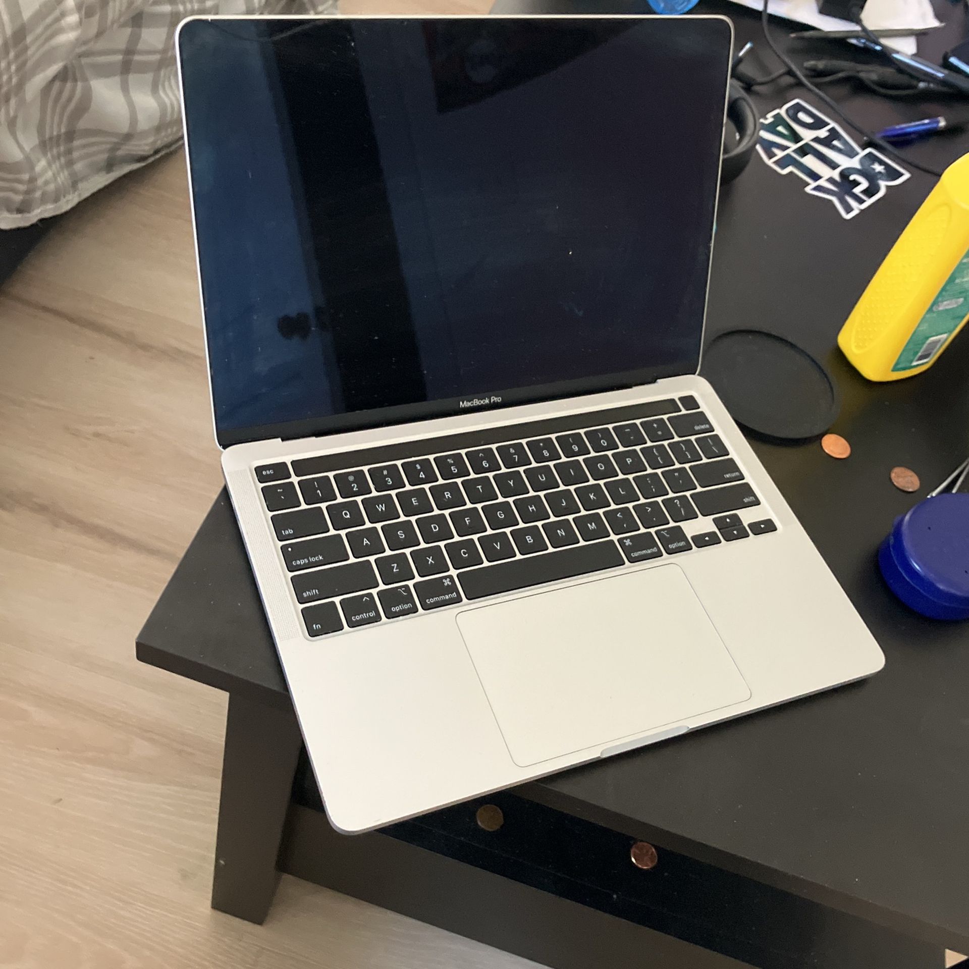 MacBook Pro 13in (Read Description)