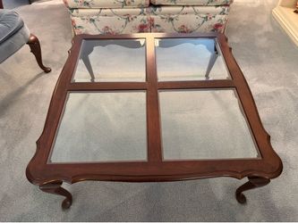 GLASS TOP MAHOGANY COFFEE TABLE - EXCELLENT CONDITION