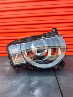 2020-2025  Land Rover Defender Headlight Right Passenger Side Oem