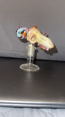 Glass art skull ram