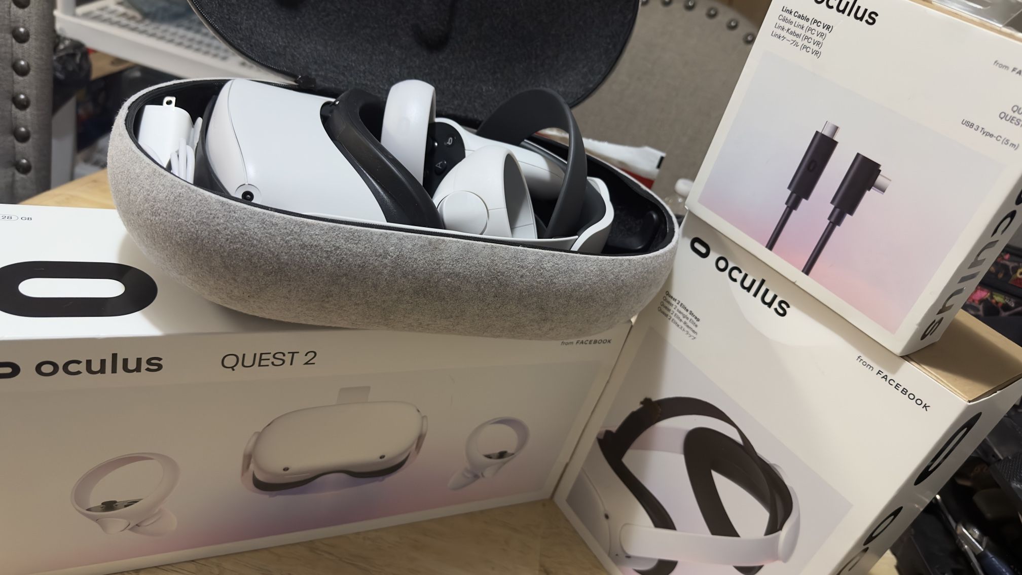 Oculus Quest 2 Bundle 128gb, Link Cable, Elite Strap And Case for