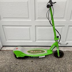 RAZOR  Electric Scooter￼