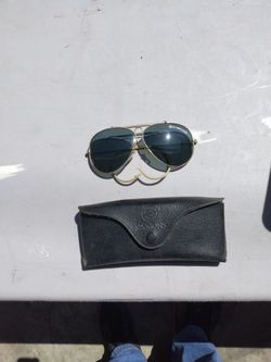 Vintage Simmons sunglasses with case