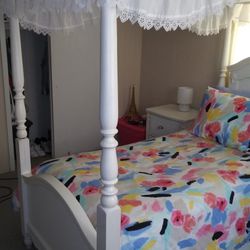 Canopy Twin Bed Set